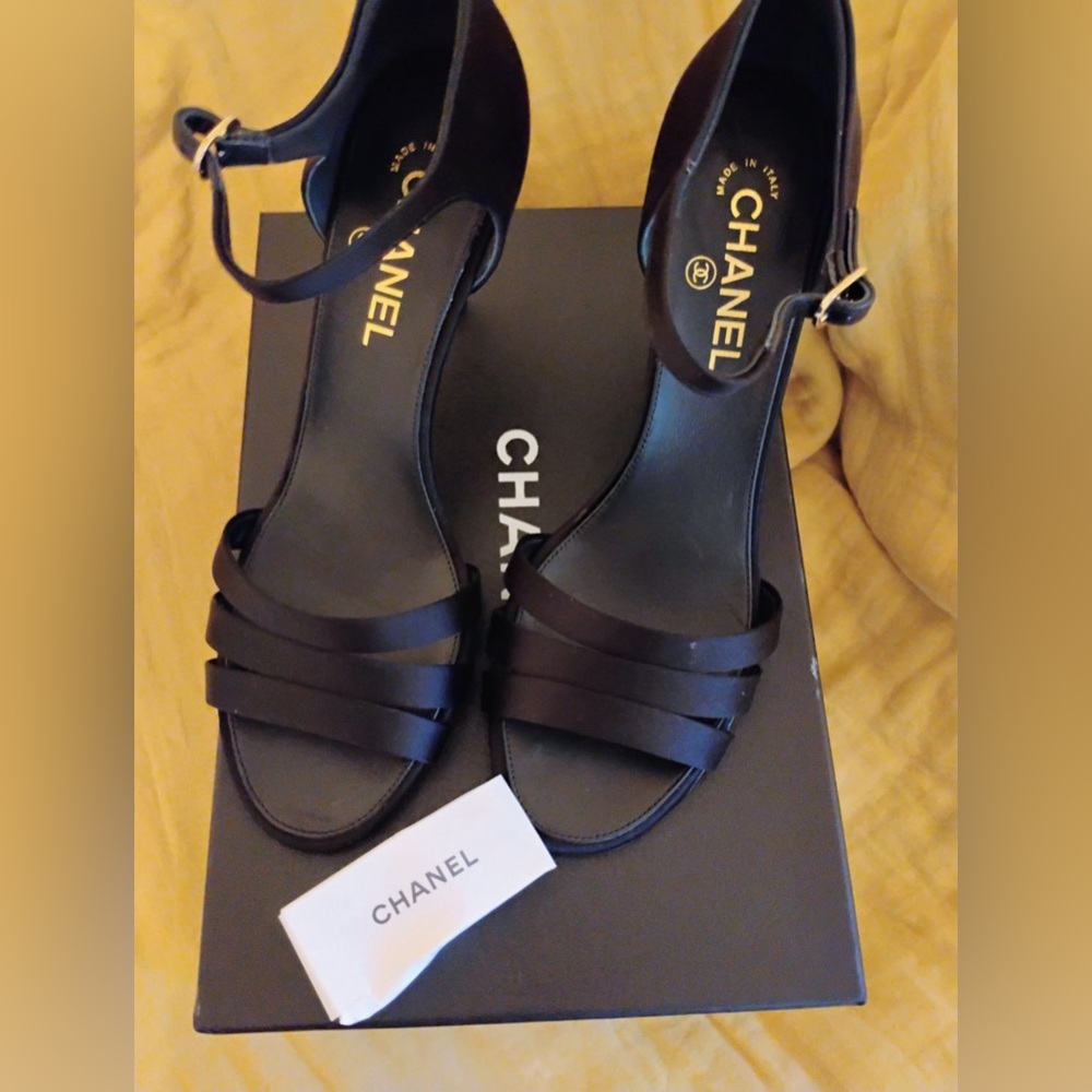 Chanel Heels With a Pearl on the back